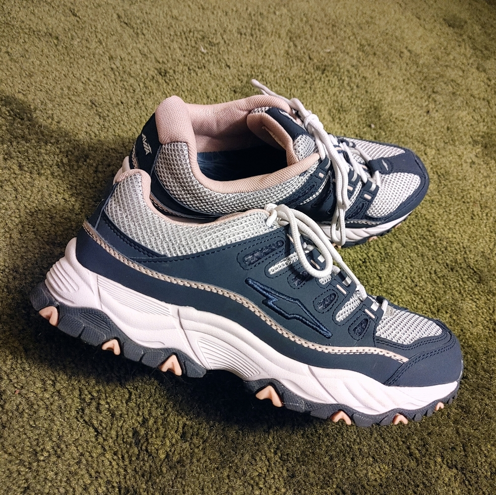 SOLD Avia women's 8.5 memory foam Athletic Elevate tennis shoe sneakers trainers